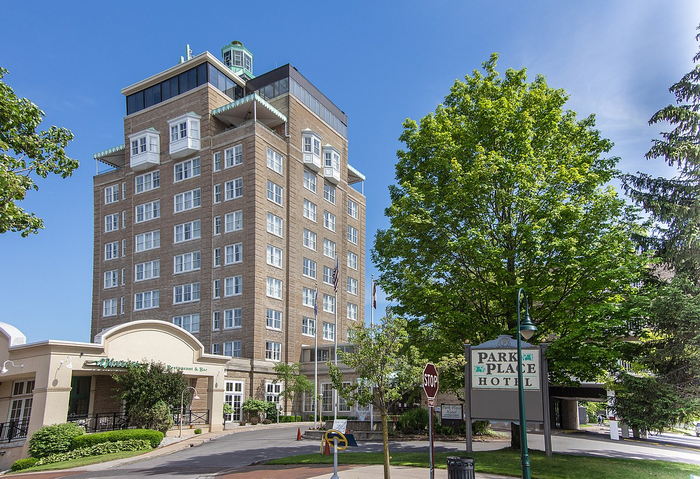 Park Place Hotel (Park Place Motor Inn) - From Wikipedia (newer photo)